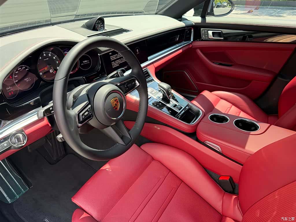 Porsche Panamera, 2023 10