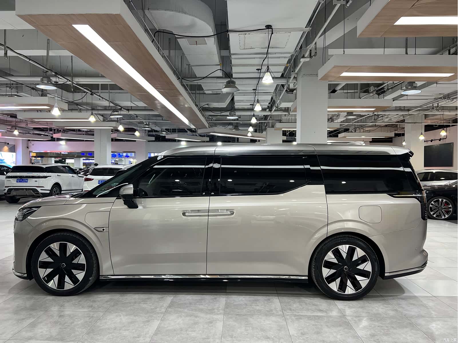 Volvo EM90, 2024 4