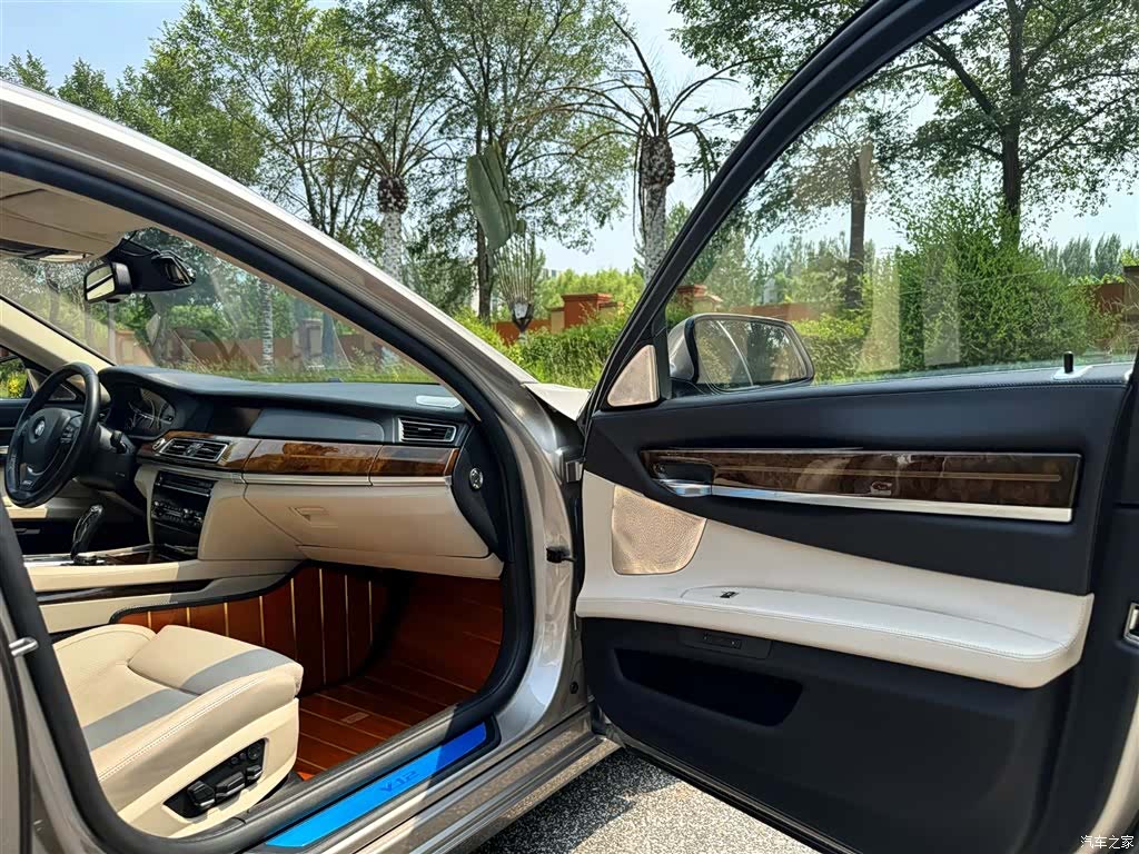 BMW 7 Series, 2012 17