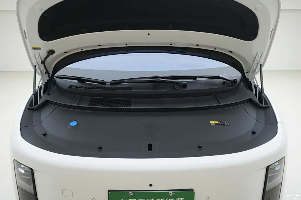 Li Auto i8, 2026 7