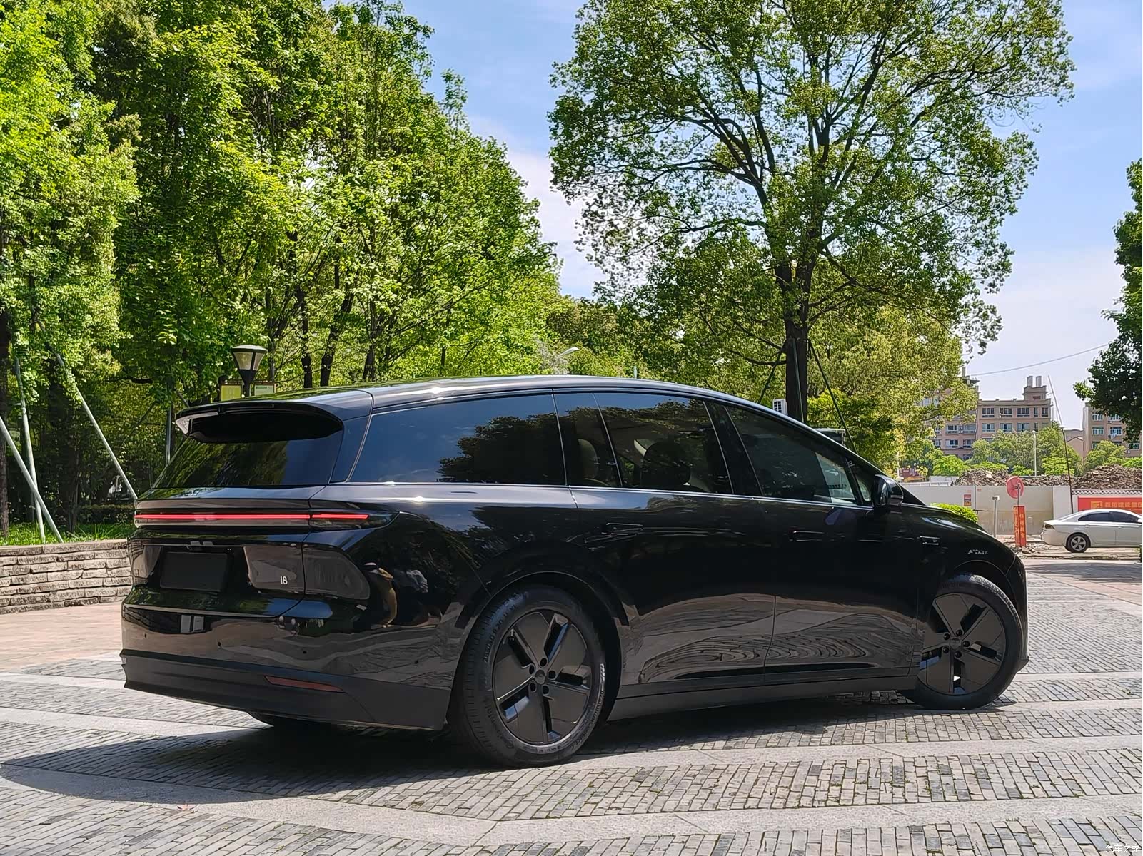 Li Auto i8, 2025 4