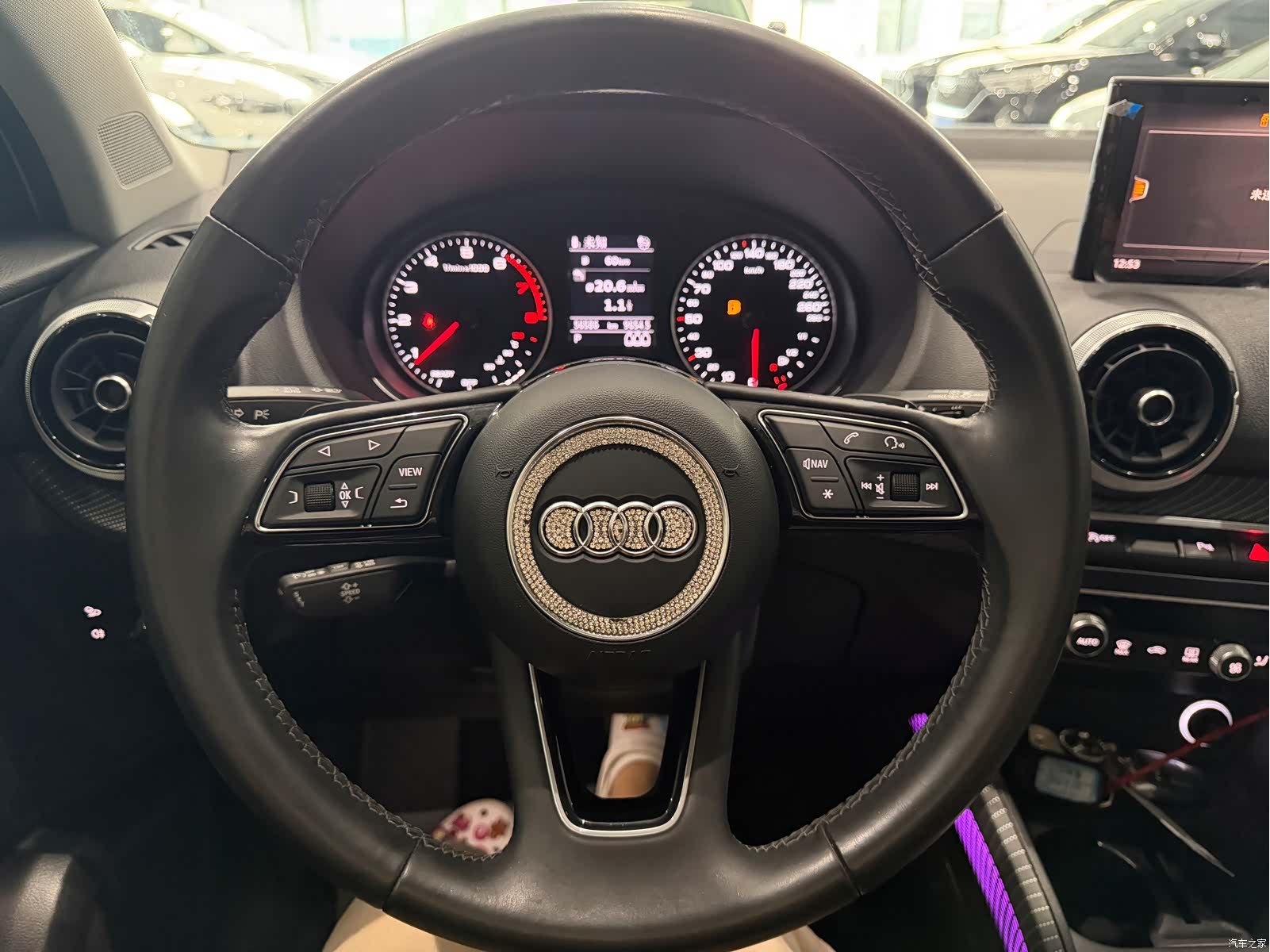Audi Q2L, 2023 13