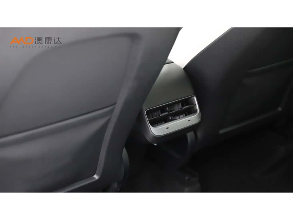 Tesla Model Y, 2024 9
