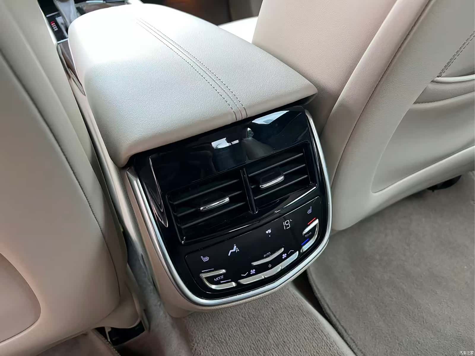 Cadillac XTS, 2013 13