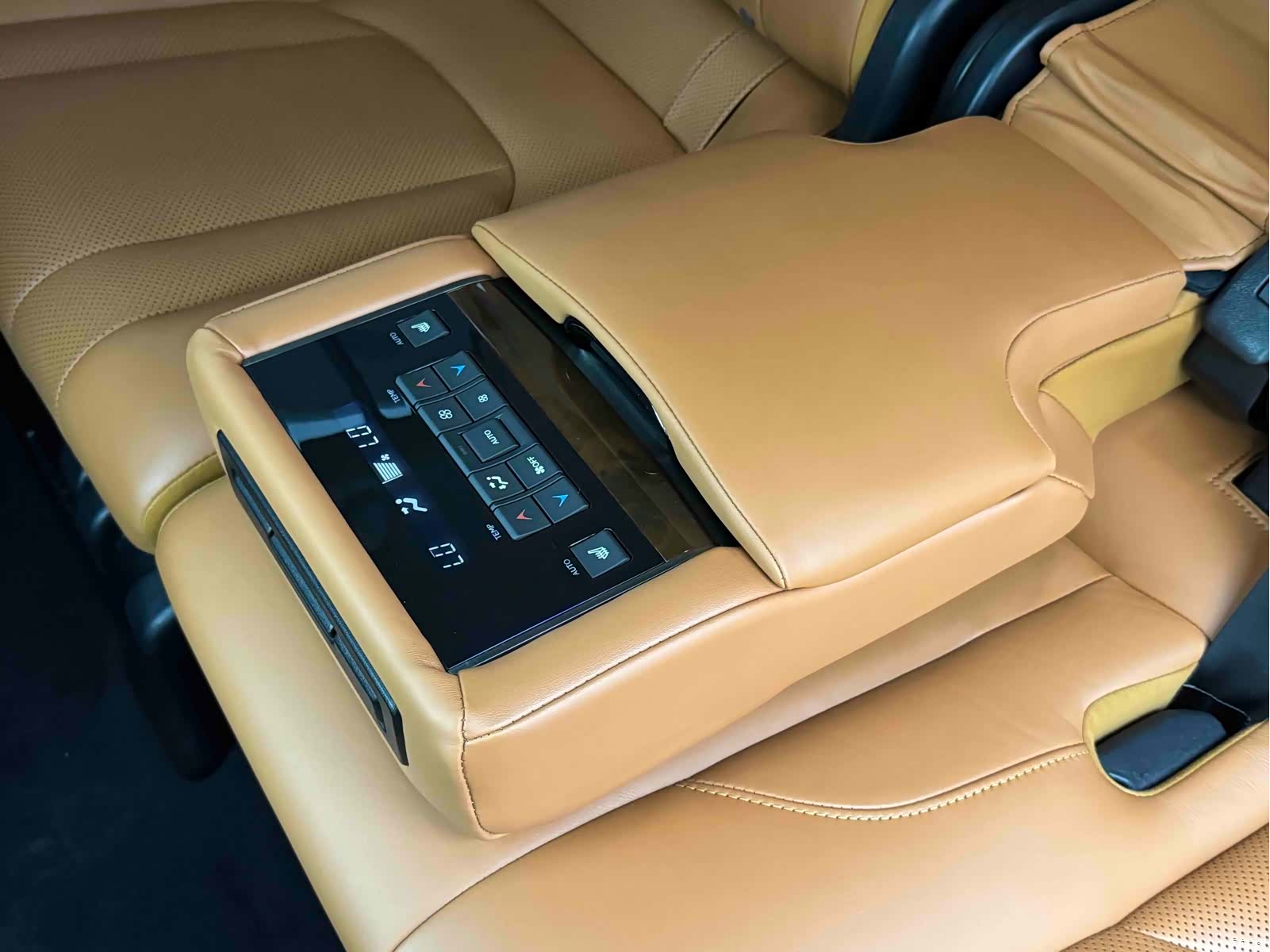 Lexus LX, 2019 21