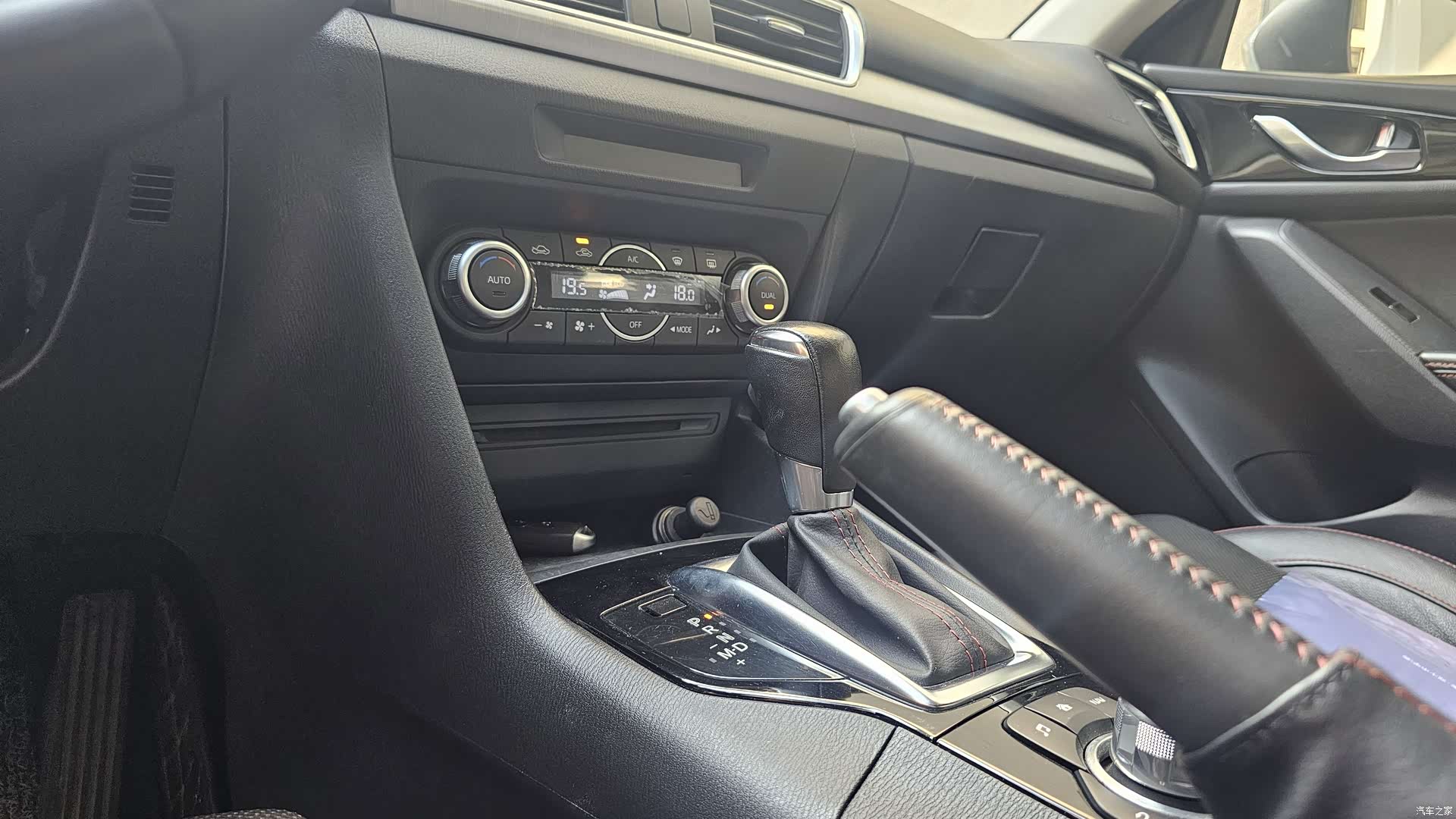 Mazda Mazda3, 2015 8