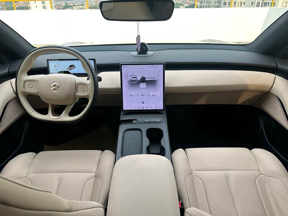 NIO ET5