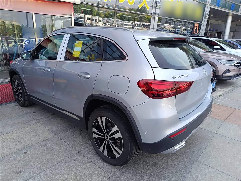 Mercedes-Benz GLA Mercedes-Benz GLA