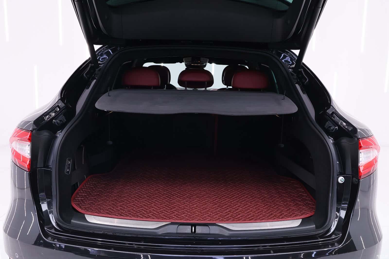 Maserati Levante, 2017 10