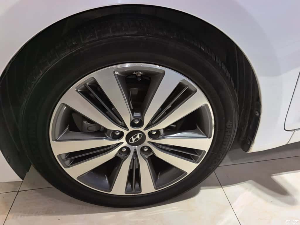 Hyundai DLX, 2016 23