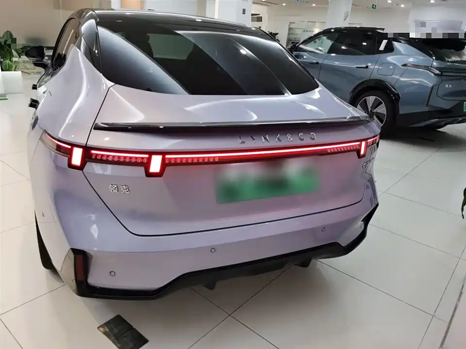 Lynk & Co 07 EM-P