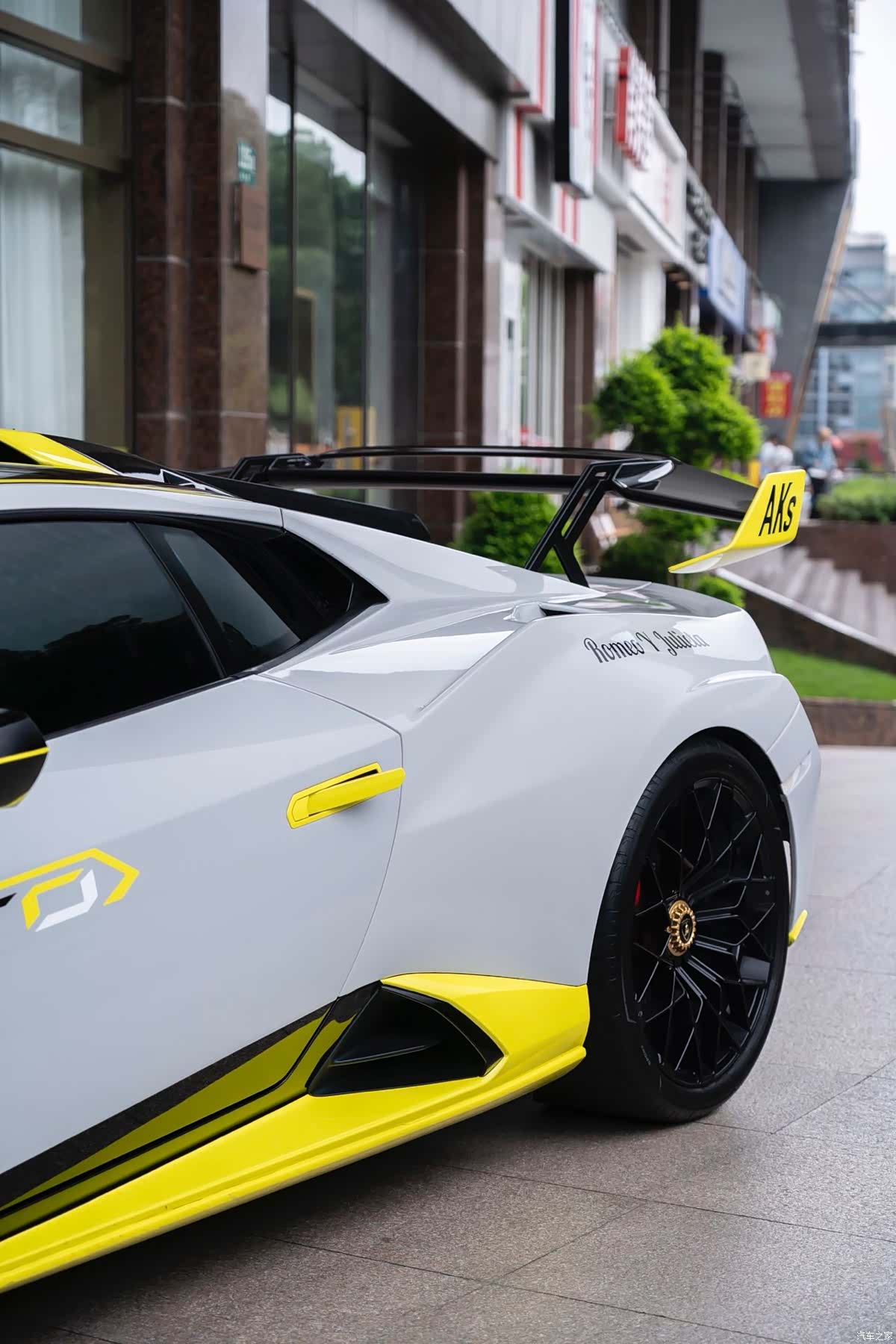Lamborghini Huracán, 2023 все фото