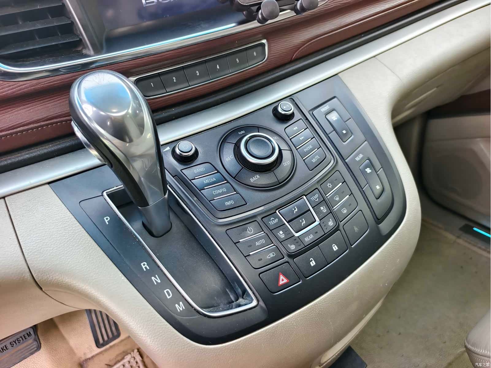 Buick GL8, 2015 6