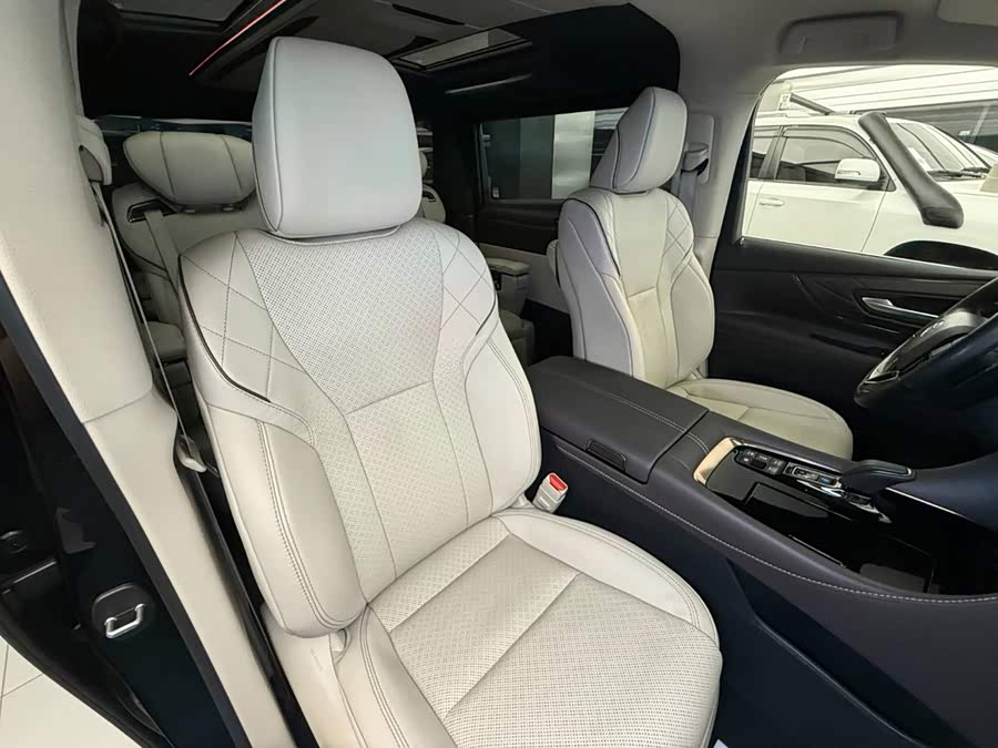 Toyota Alphard 2024, фото 14