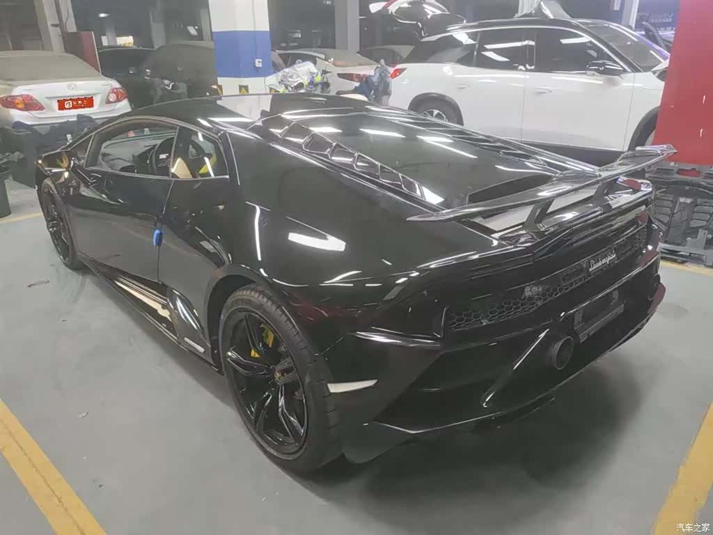 Lamborghini Huracán, 2023 все фото