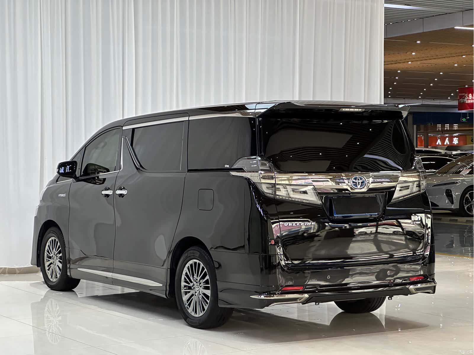 Toyota Vellfire, 2019 10