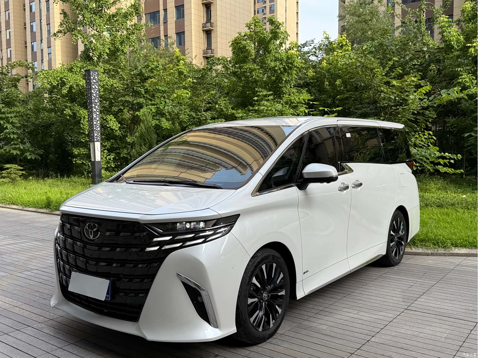 Toyota Alphard, 2023 2