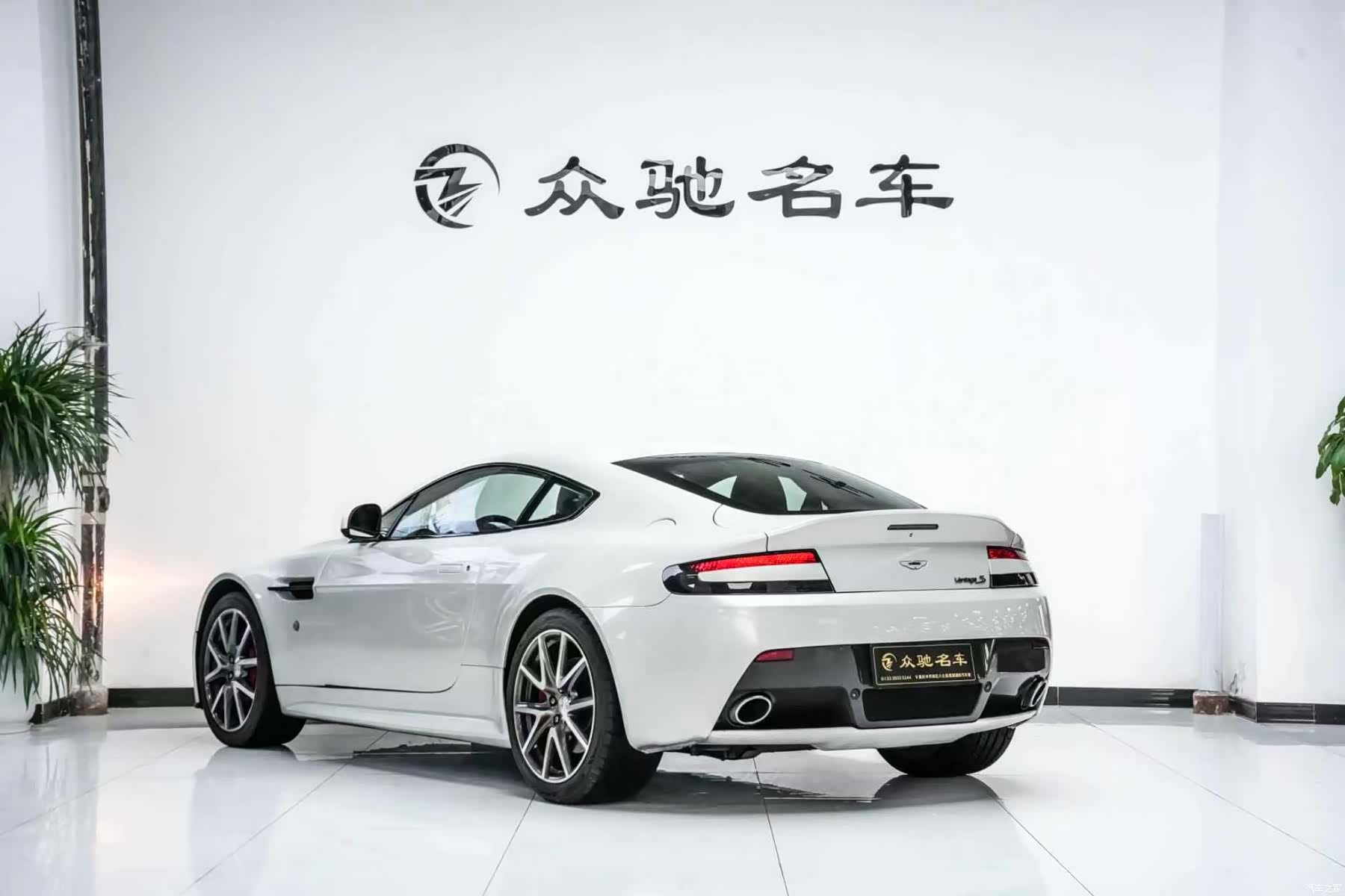 Aston Martin Vantage, 2013 10