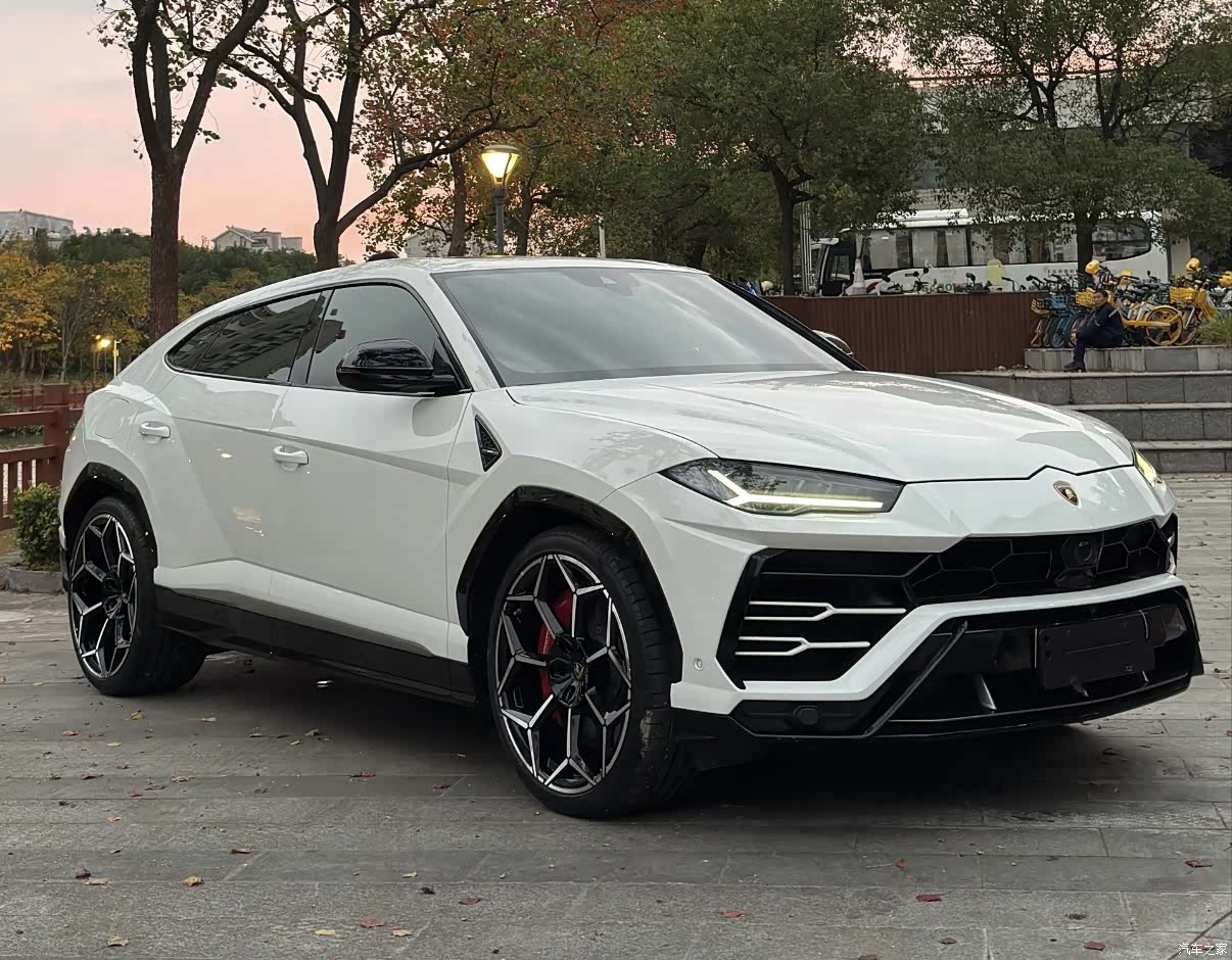 Lamborghini Urus, 2019 3