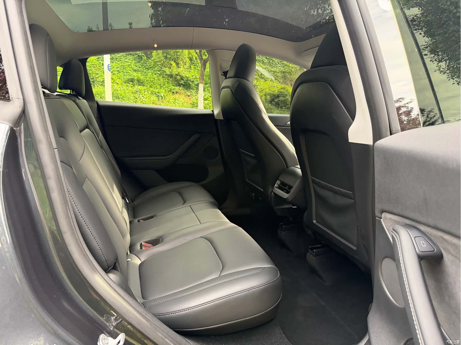 Tesla Model Y, 2024 6
