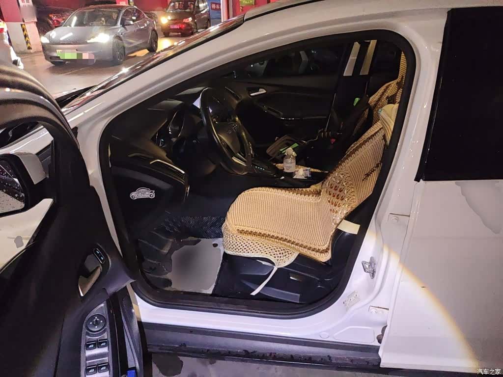 Ford Focus, 2019 12
