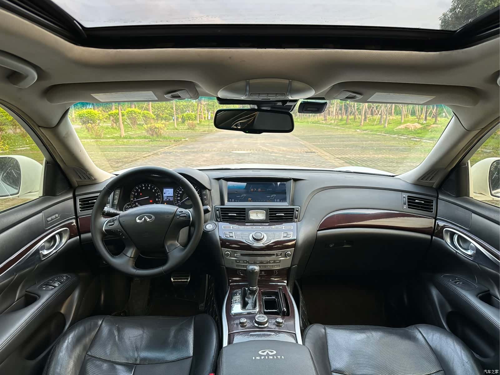 Infiniti M25L, 2012 4