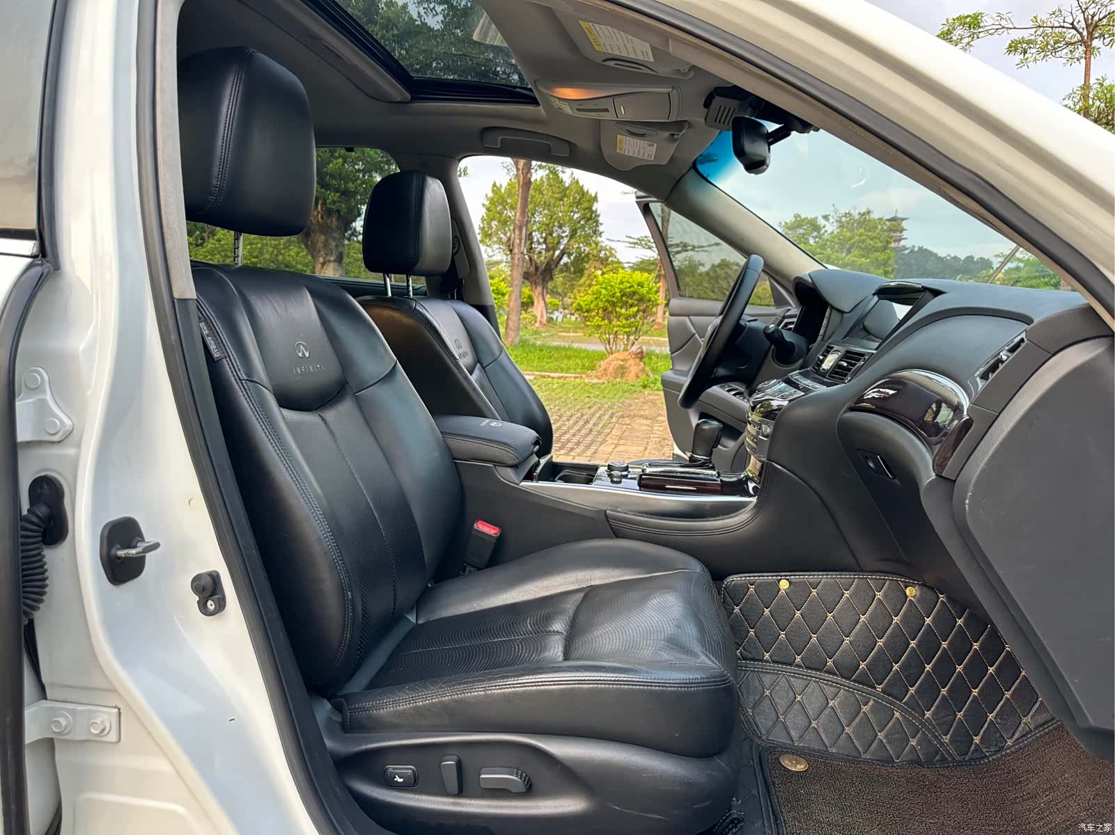 Infiniti M25L, 2012 12