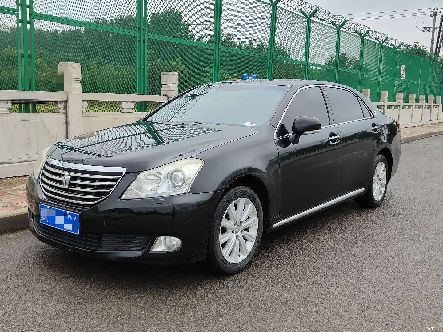 Toyota Crown, 2011 1