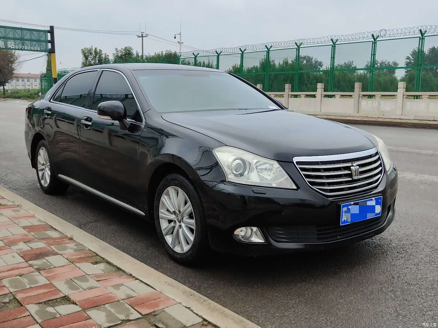 Toyota Crown, 2011 3