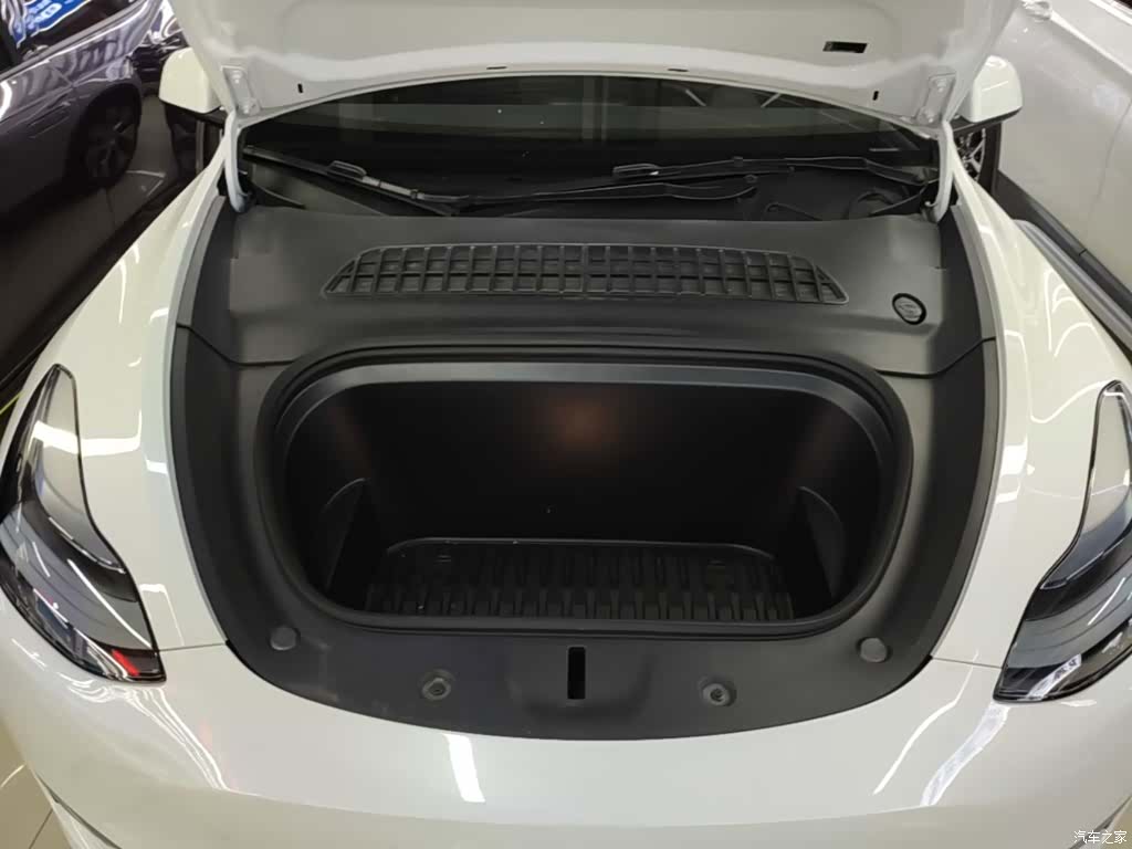 Tesla Model Y, 2023 20