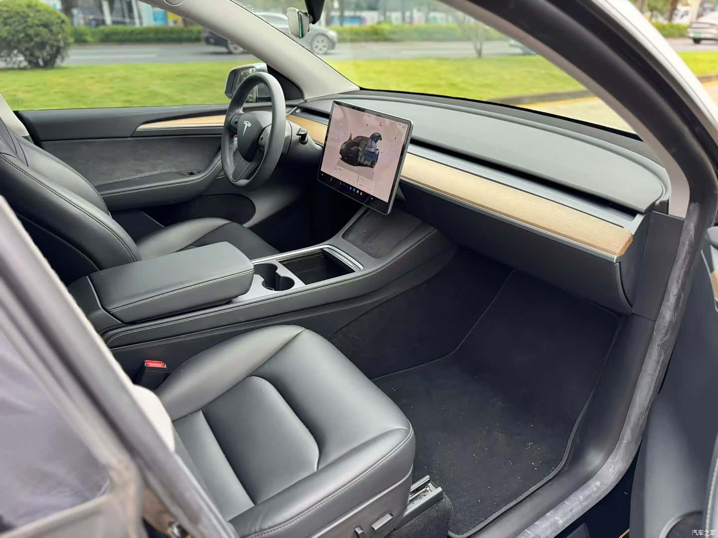 Tesla Model Y, 2022 все фото