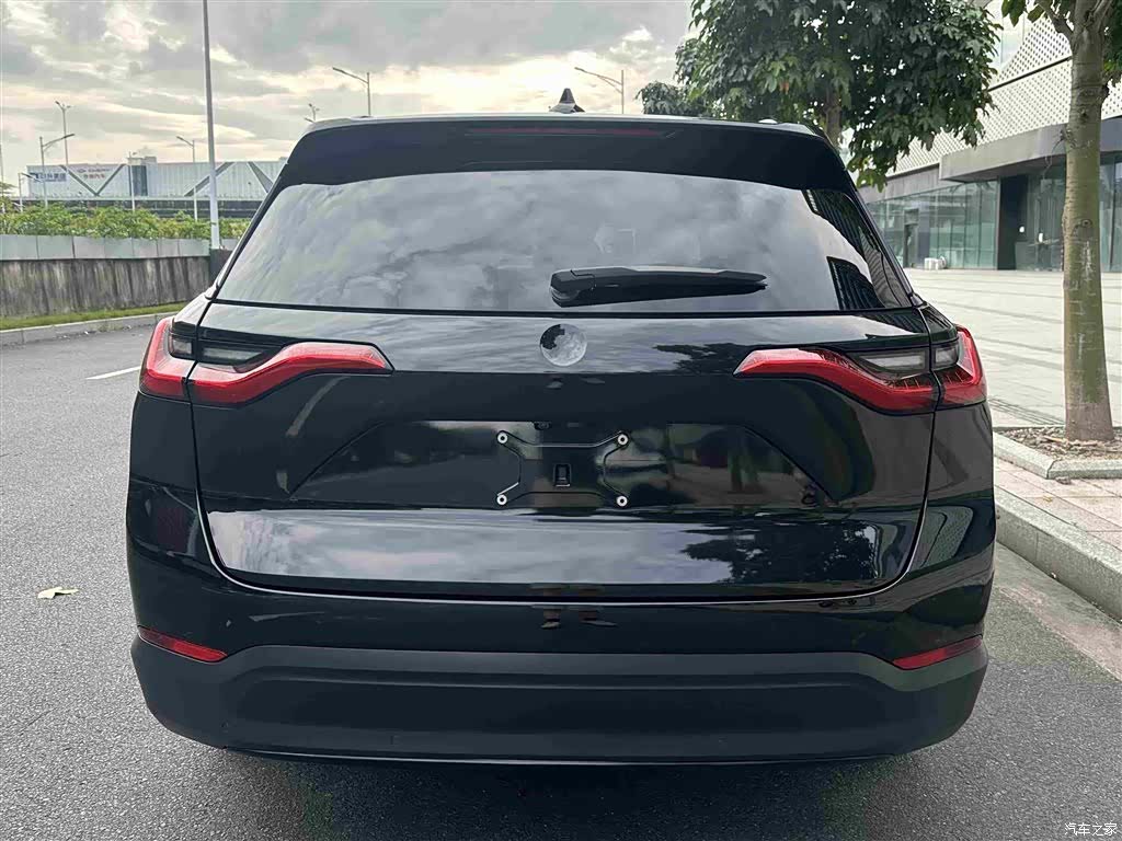 NIO ES8, 2019 8