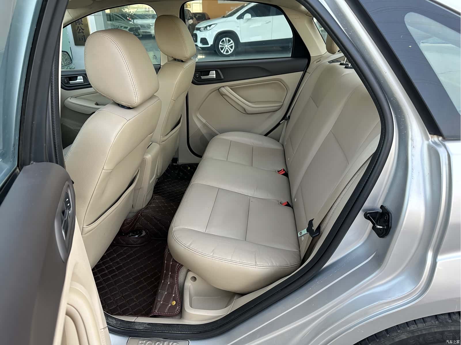 Ford Focus, 2014 8