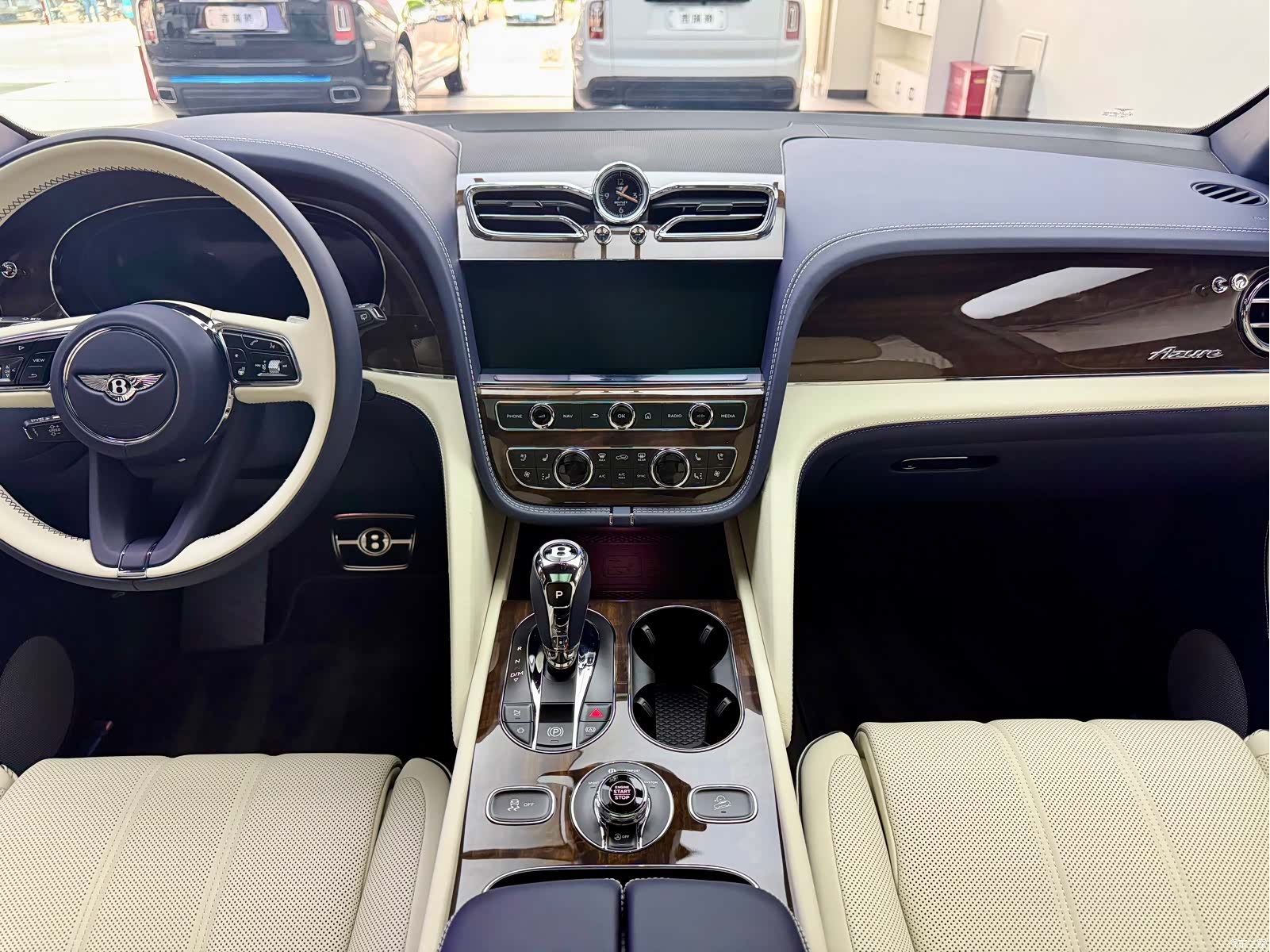Bentley Bentayga, 2025 19