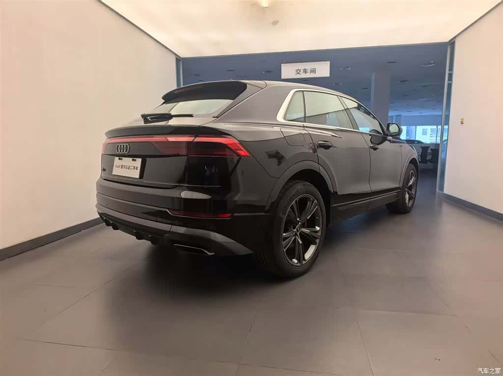 Audi Q8, 2025 4