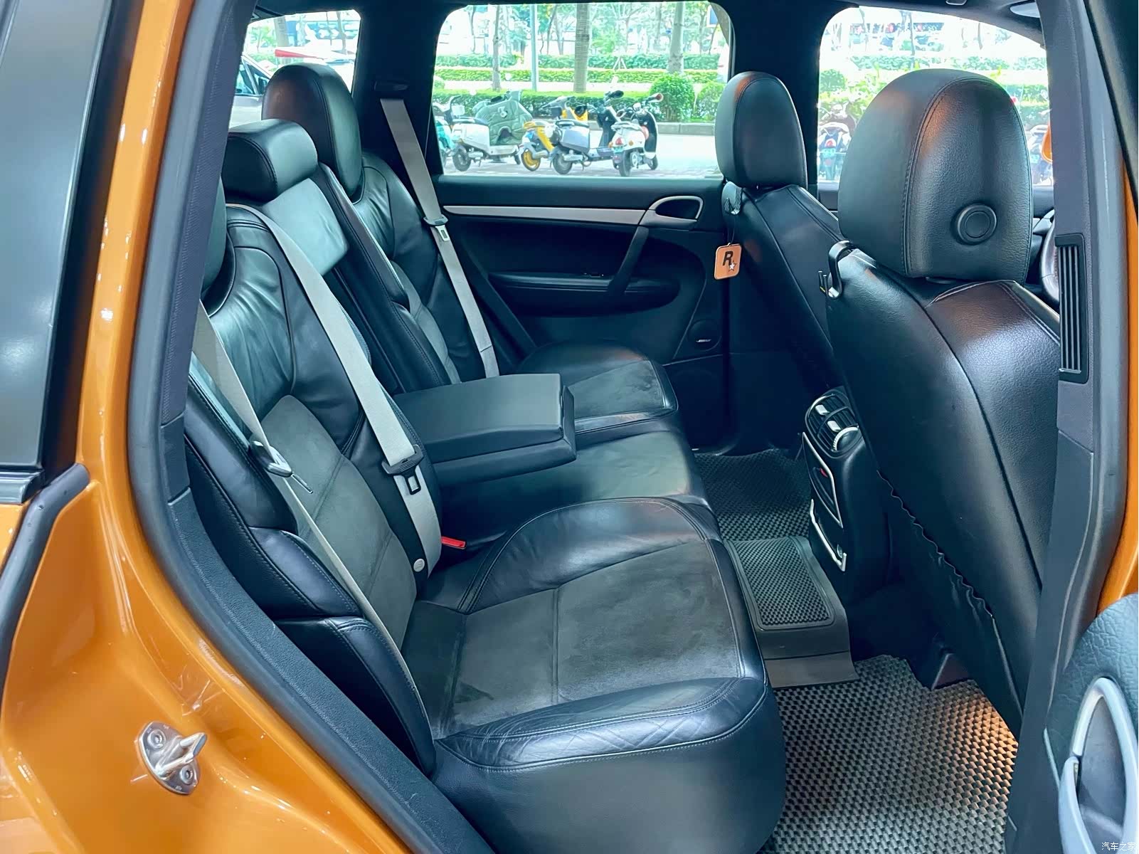 Porsche Cayenne, 2010 11