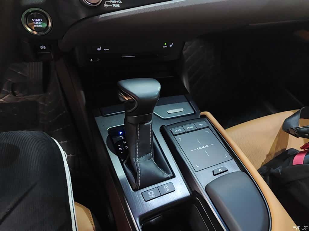 Lexus ES, 2021 14