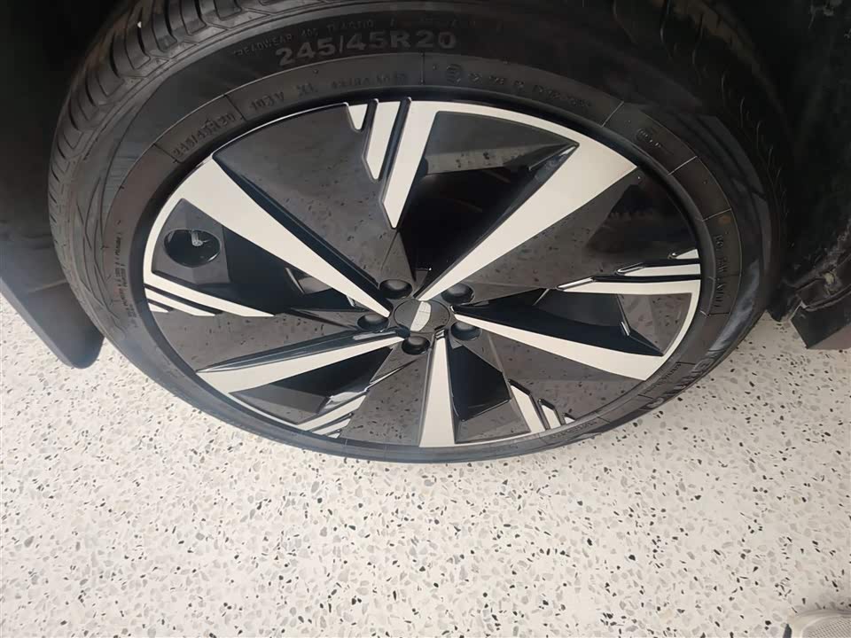 Geely Atlas L