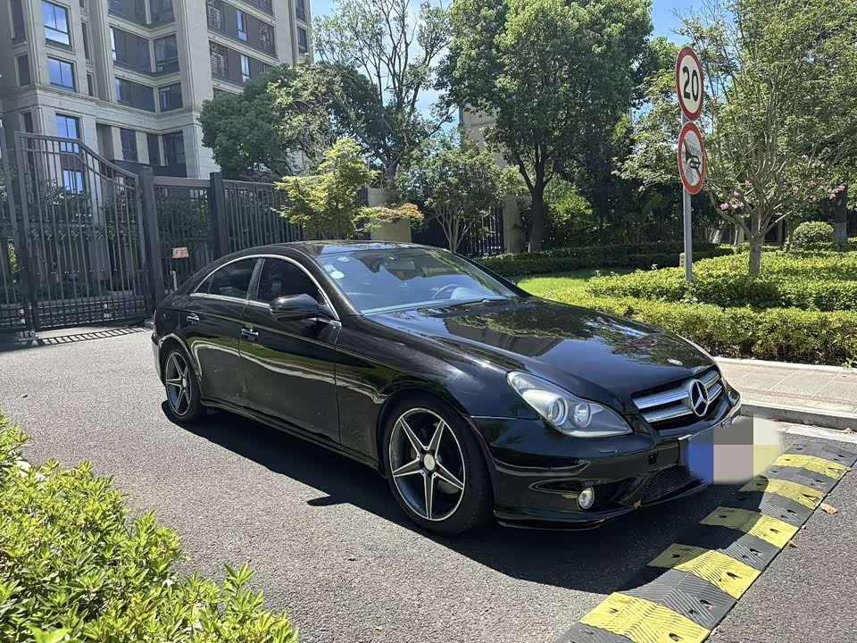Mercedes-Benz CLS Mercedes-Benz CLS