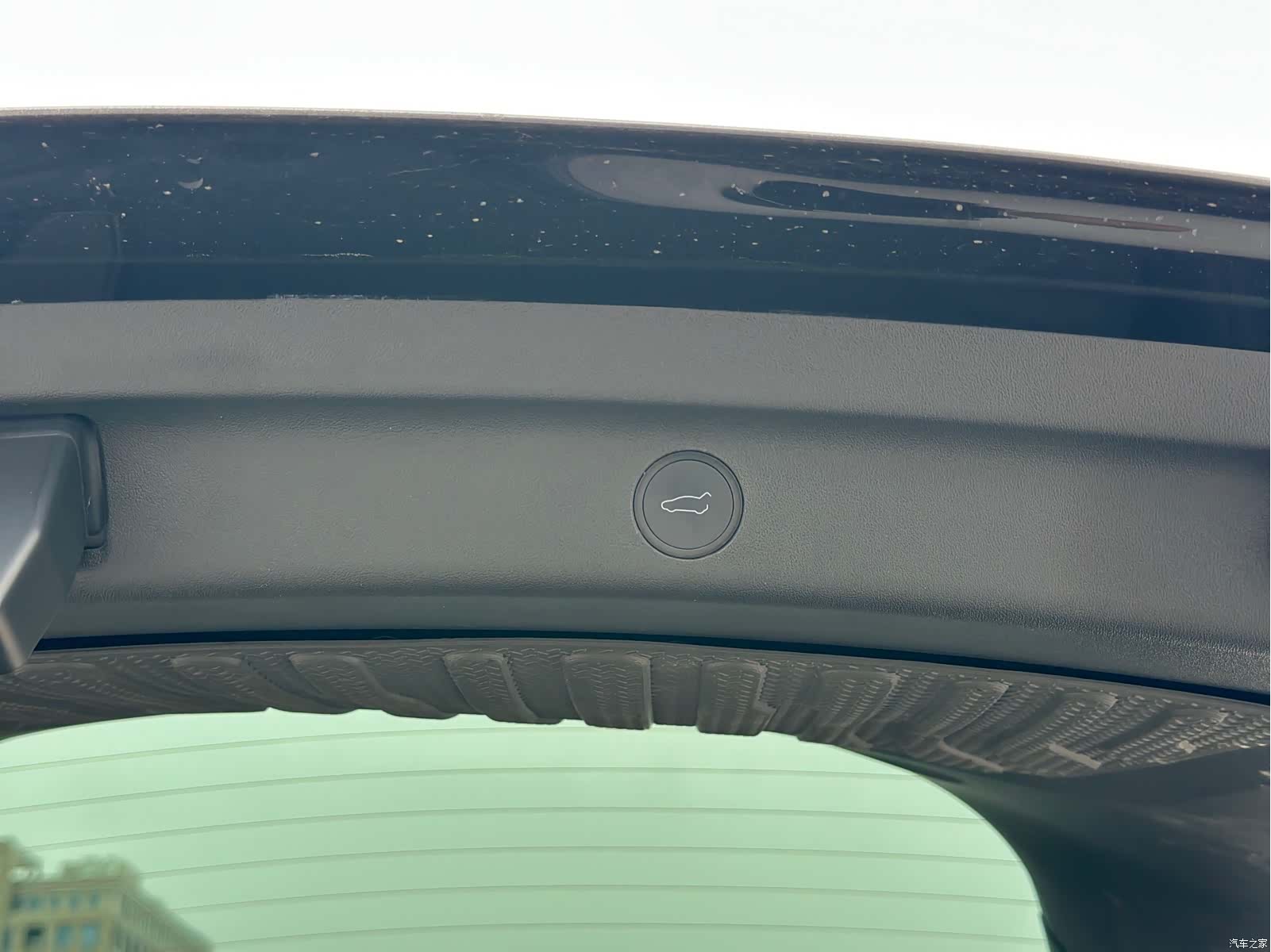 Tesla Model Y, 2024 18