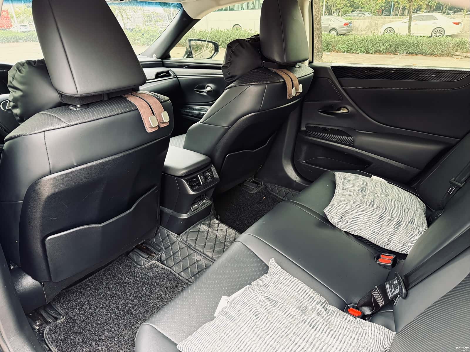 Lexus ES, 2019 22