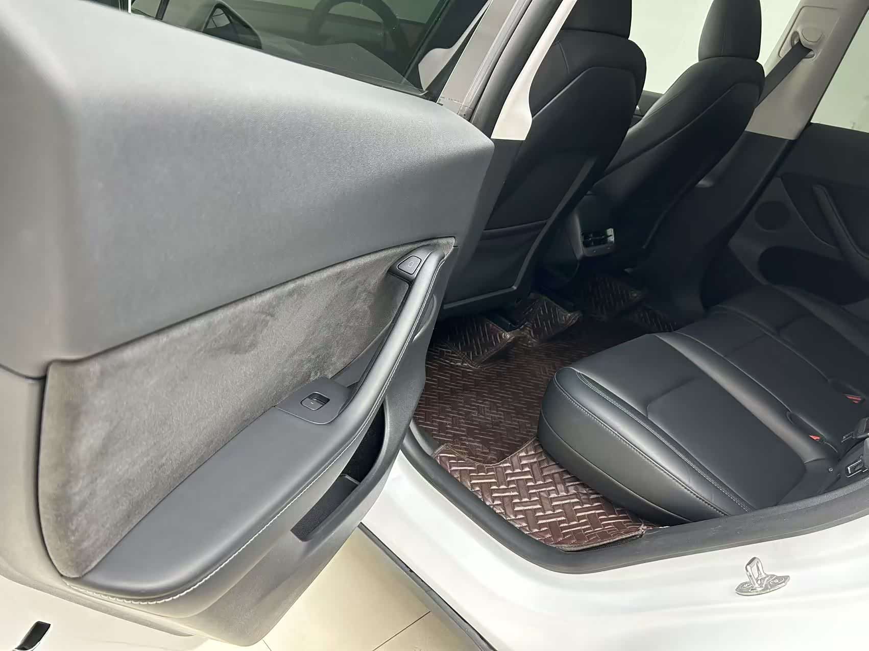 Tesla Model Y, 2024 8