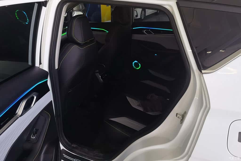 Geely Coolray, 2023 11