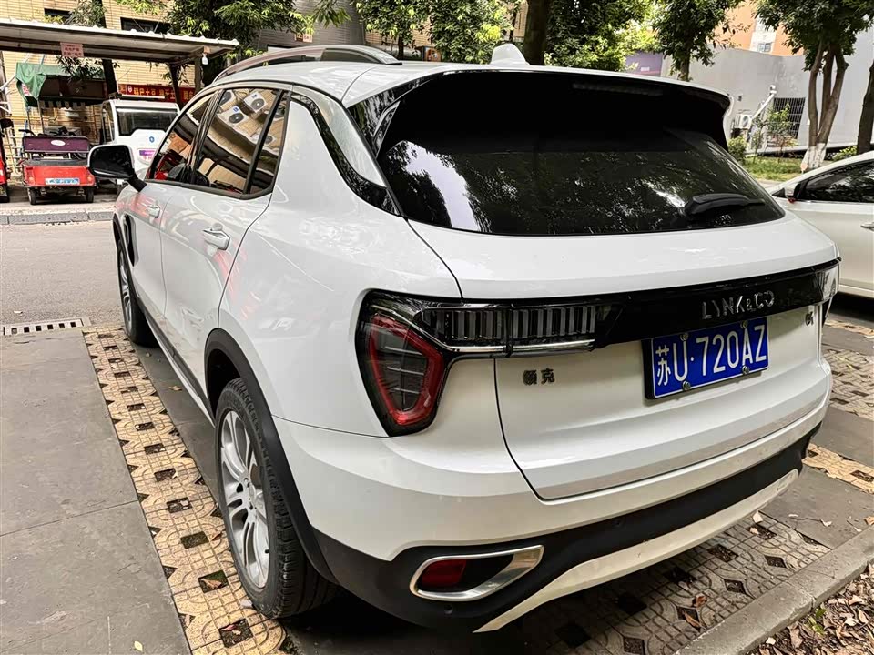 Lynk & Co 01