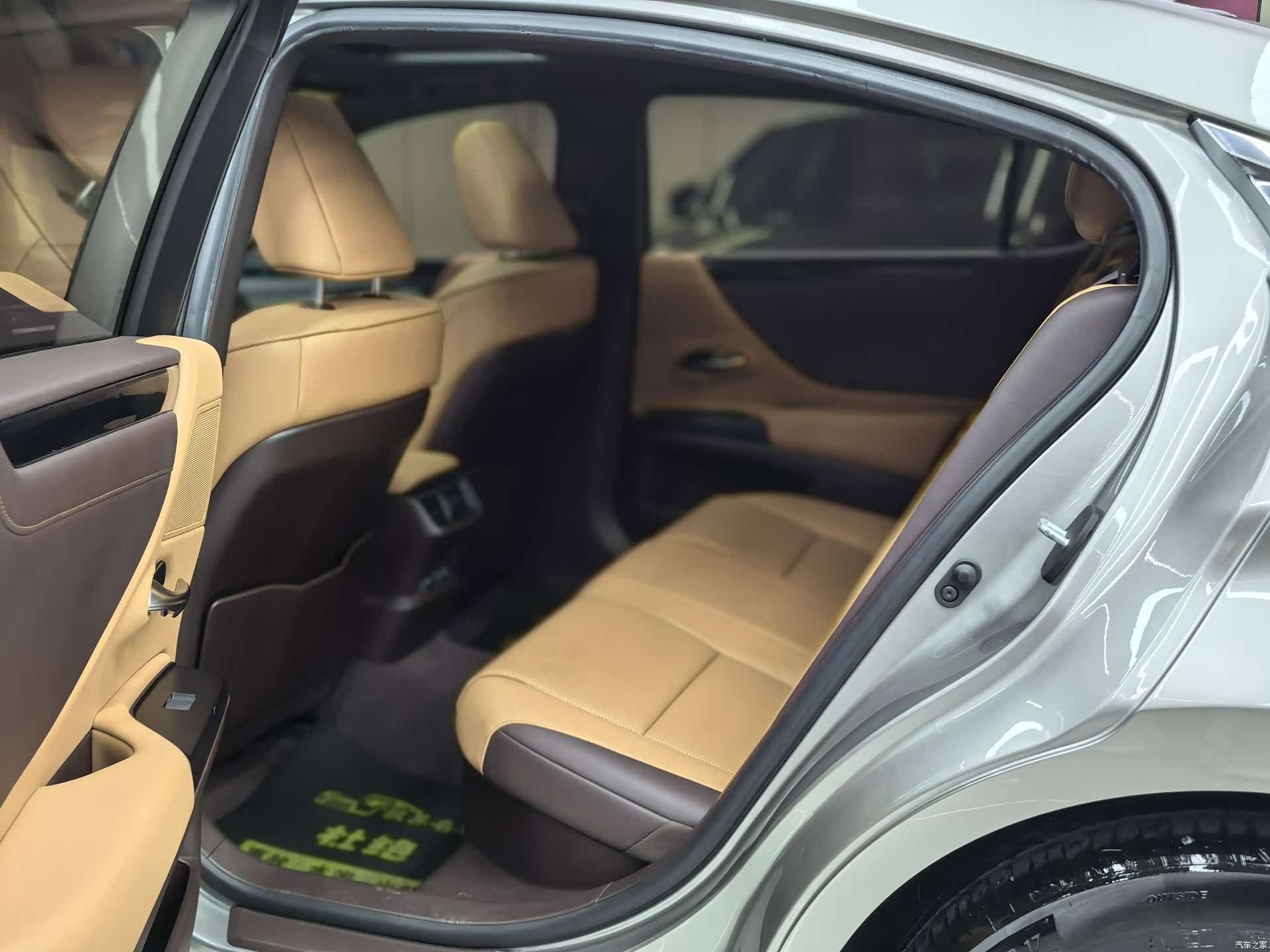 Lexus ES, 2020 11