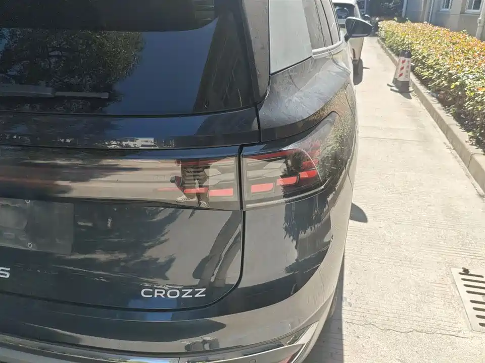 Volkswagen ID.6 CROZZ