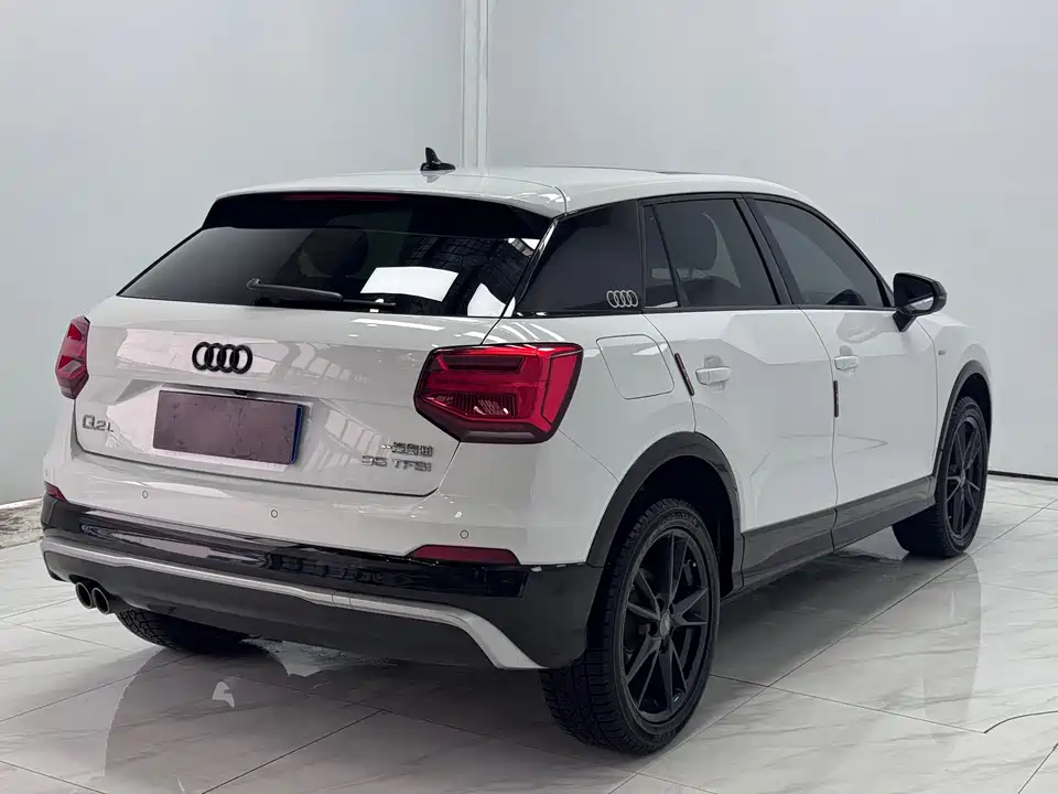 Audi Q2L