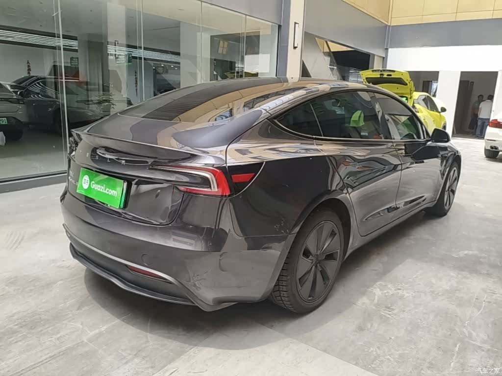 Tesla Model 3, 2024 7