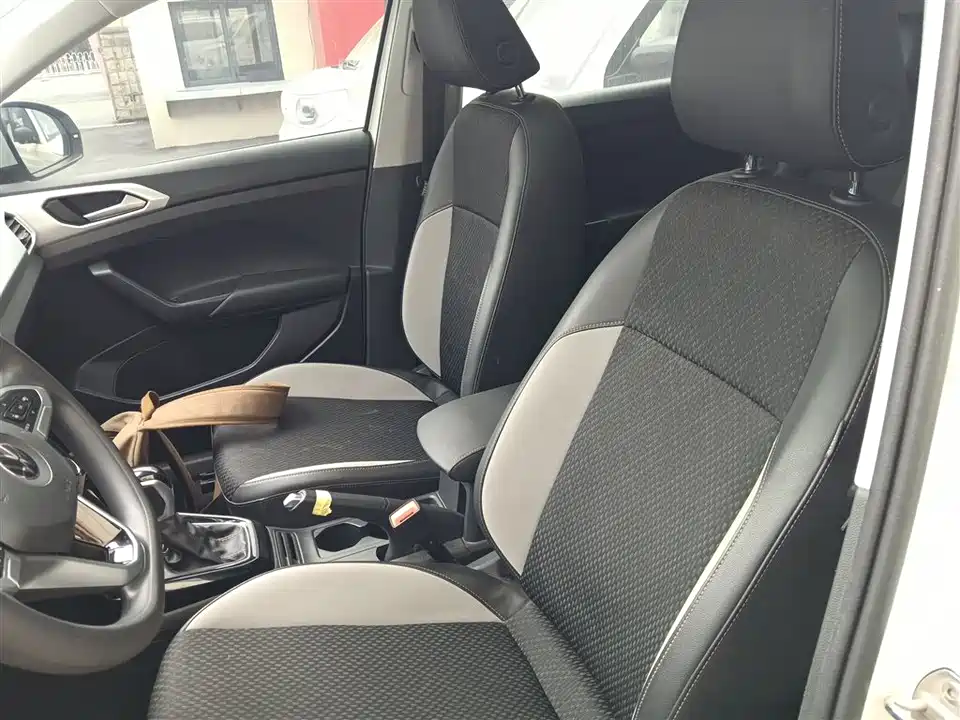 Volkswagen Exploring the shadow