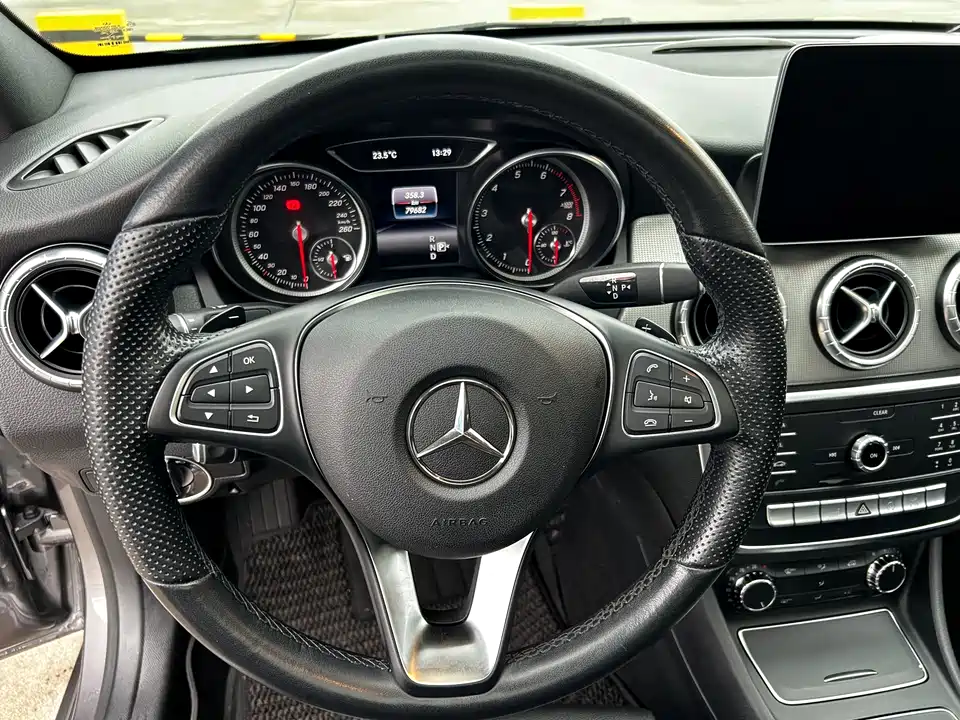 Mercedes-Benz CLA